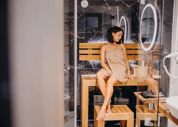 Five Seasons Aparthotel 4*