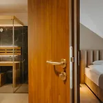 Five Seasons 4* 斯克拉斯卡波伦巴