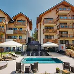 Five Seasons 아파트호텔 4*