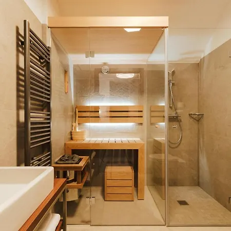 Hotel apartamentowy Five Seasons 4*