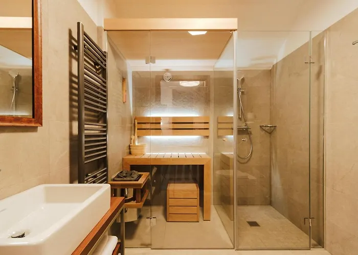 Lägenhetshotell Five Seasons 4*